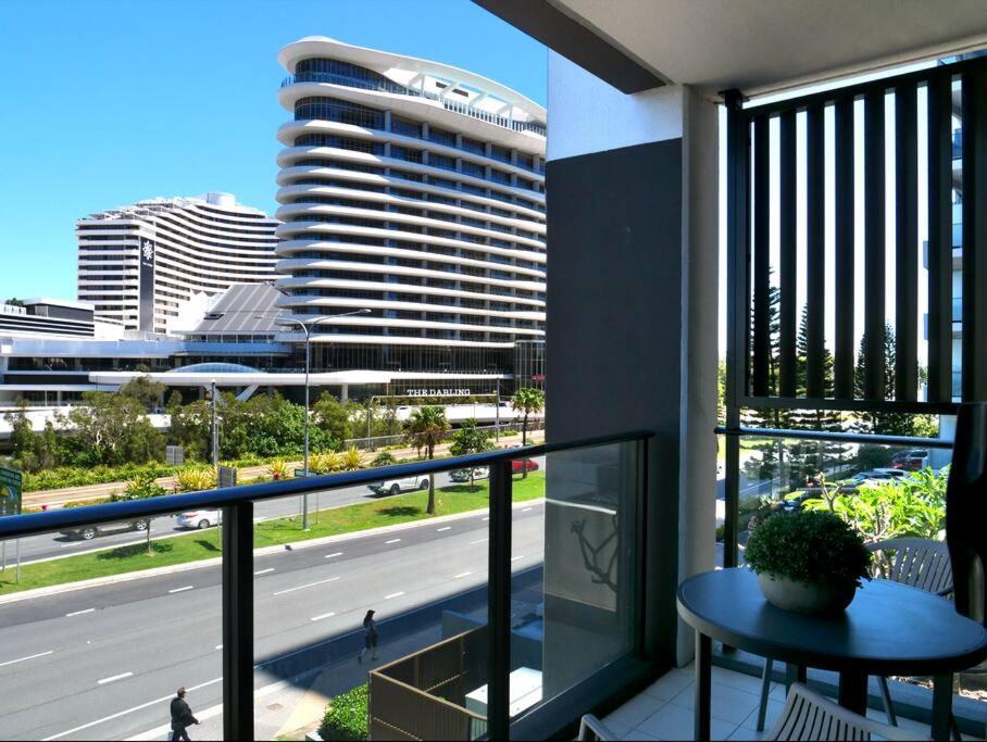 Broadbeach Stunner Modern And Central Голд-Кост Екстер'єр фото